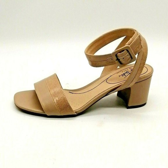 Life Stride Womens Cayana Ankle Strap Sandals Beige Block Heel Buckle 8.5M NEW - Picture 1 of 10